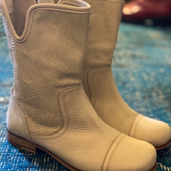 Ankle boot soft and supple Nubuck ♥️NWOT♥️ - Picture 2 of 9